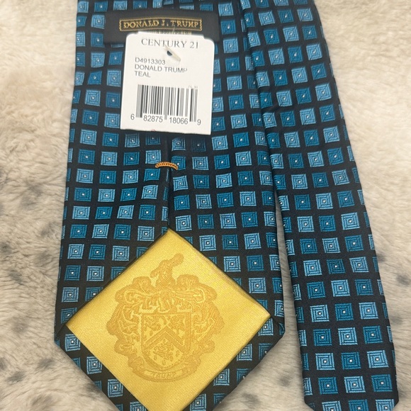 Donald J. Trump Collection Blue Checkered Men's Tie - Picture 5 of 8